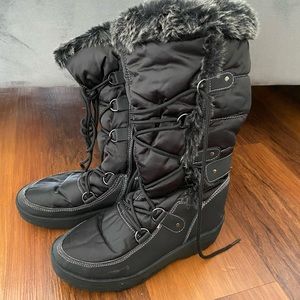 Black snow boots by Nature Breeze